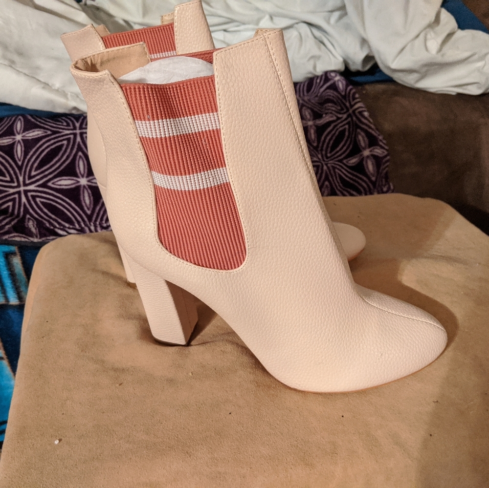 NWT Cape Robbin Light Pink Boots